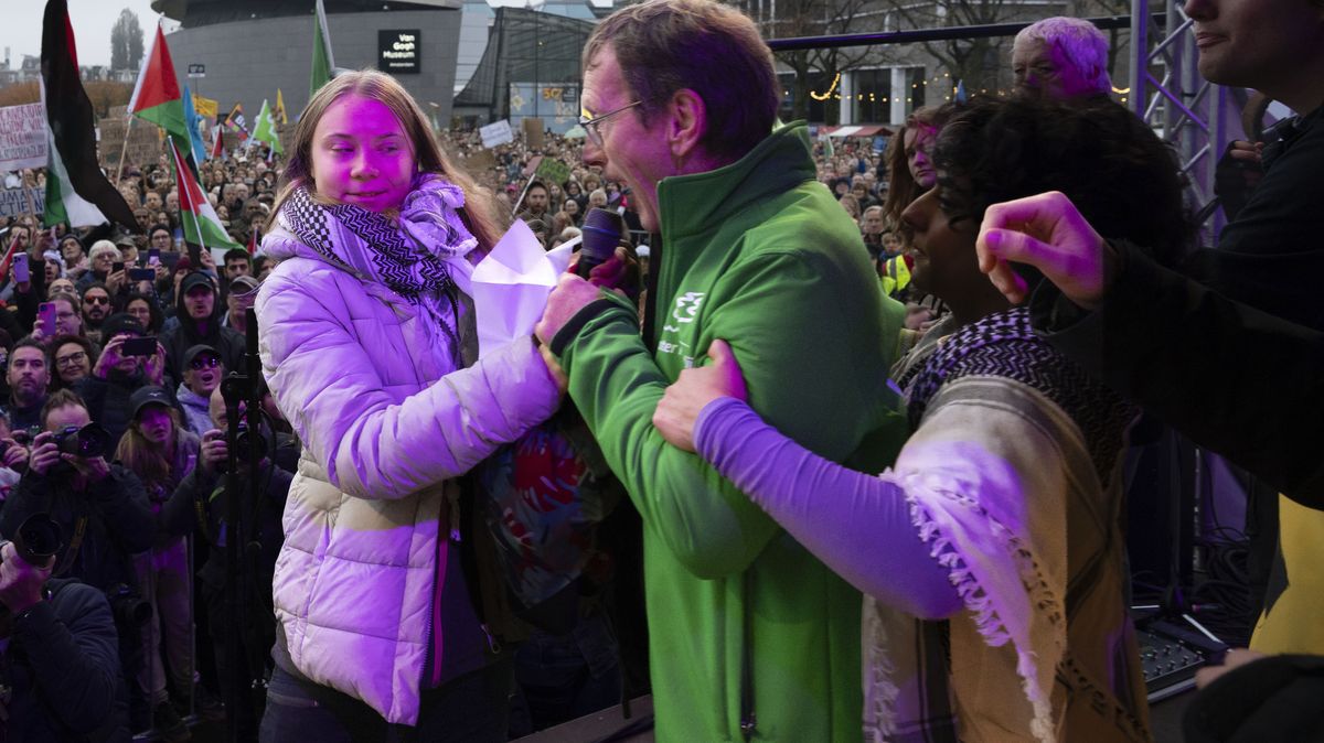 Projev Grety Thunbergové narušil účastník klimatické demonstrace. Vyčetl jí pozvání Palestinky